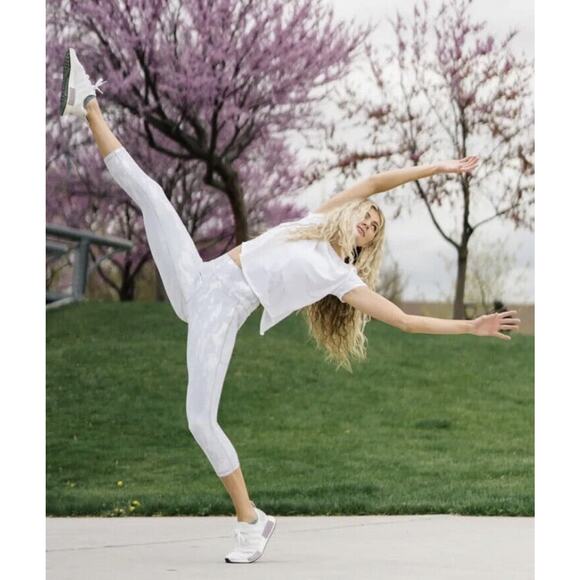 Zyia Active leggings size 4 small Medium Pearl White Iridescent Camo Pockets f25 - Picture 1 of 11